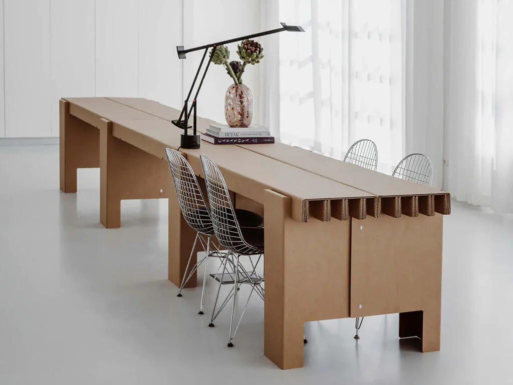 ROOM IN A BOX: Nachhaltige Möbelrevolution aus Wellpappe