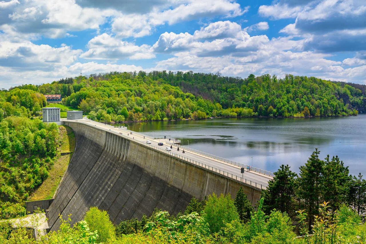 Wasserkraftwerke für Zuhause: Ökologische Vorteile auf einen Blick